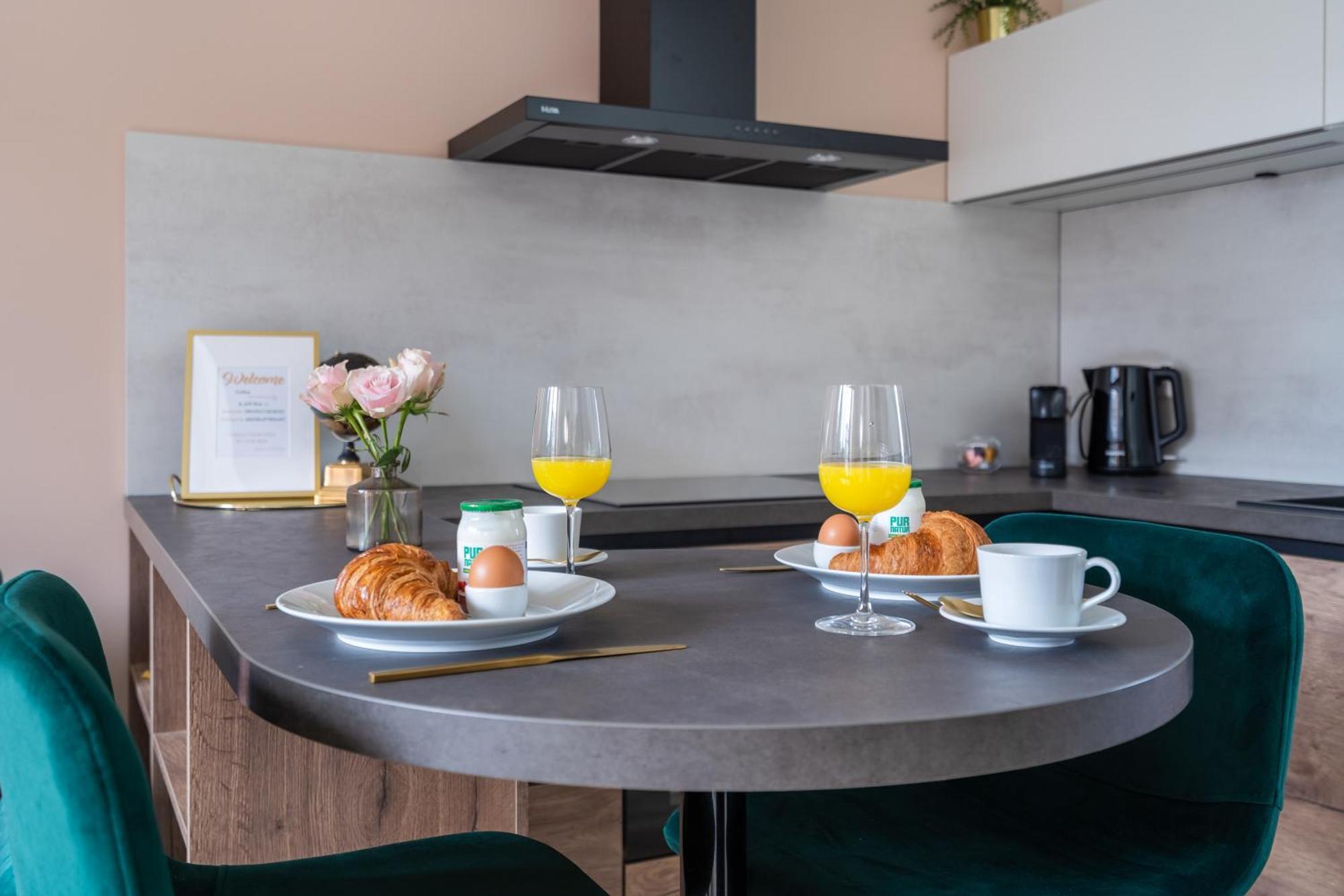 Luxury Fully Equipped Studio - Centrally Located Apartment Huizen Bagian luar foto